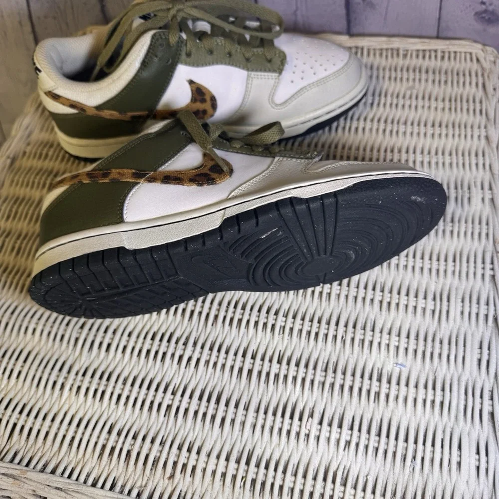 Nike‎ Dunk Low Olive  DX9282-100y Youth 4.5. EUC